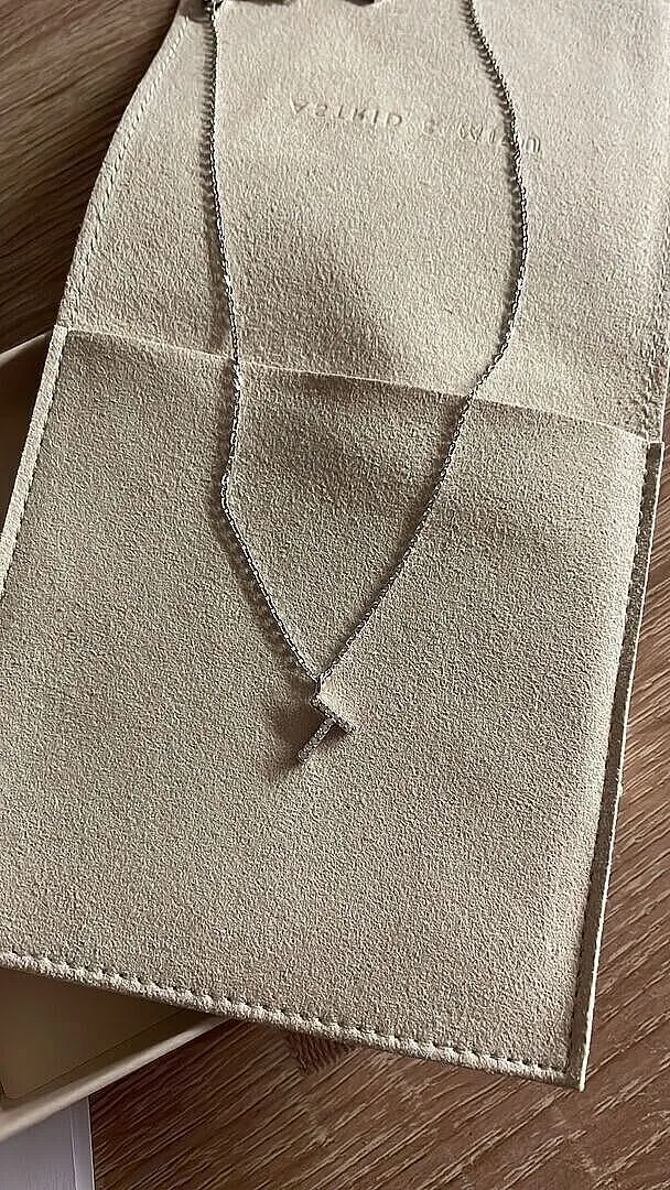 Astrid & Miyu Initiale T collier pendentif pavé argent