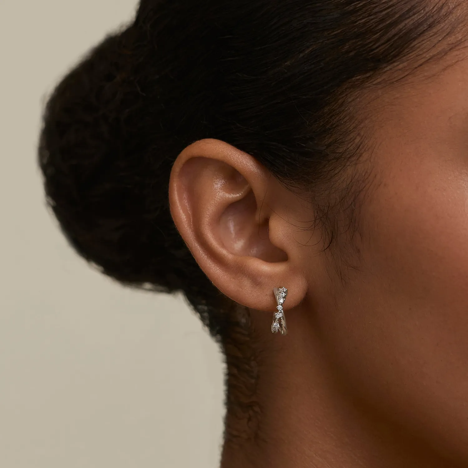Astrid & Miyu Crystal Crossover boucles d'oreilles argent boule
