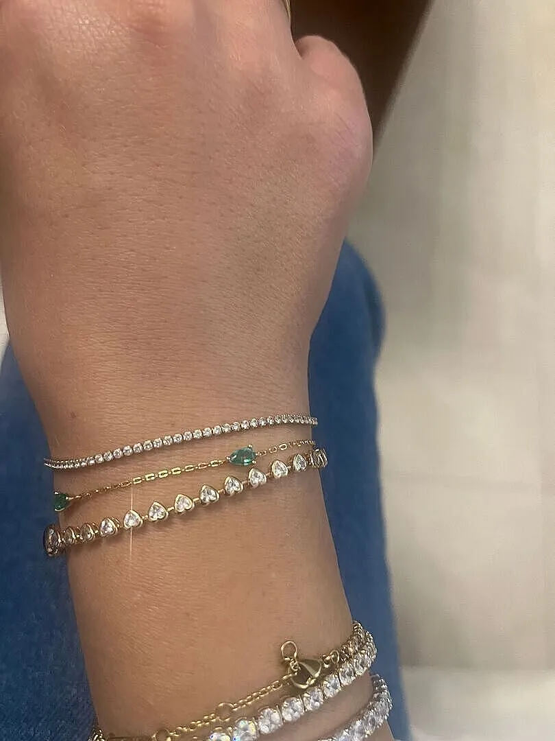 Astrid & Miyu Heart Bezel Tennis bracelet doré cœurs