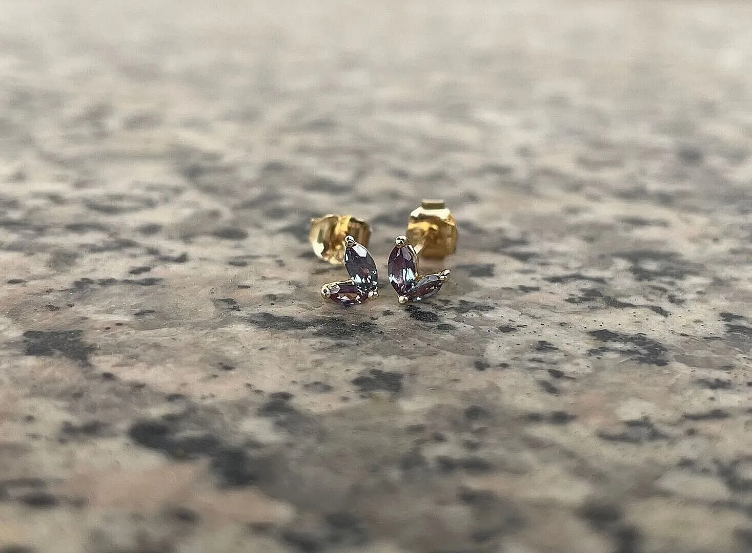 Astrid & Miyu Alexandrite Marquise clous d'oreilles or massif