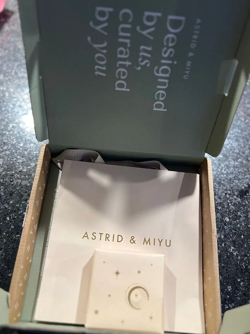 Astrid & Miyu Cosmic Gift Wrap pochette cadeau céleste