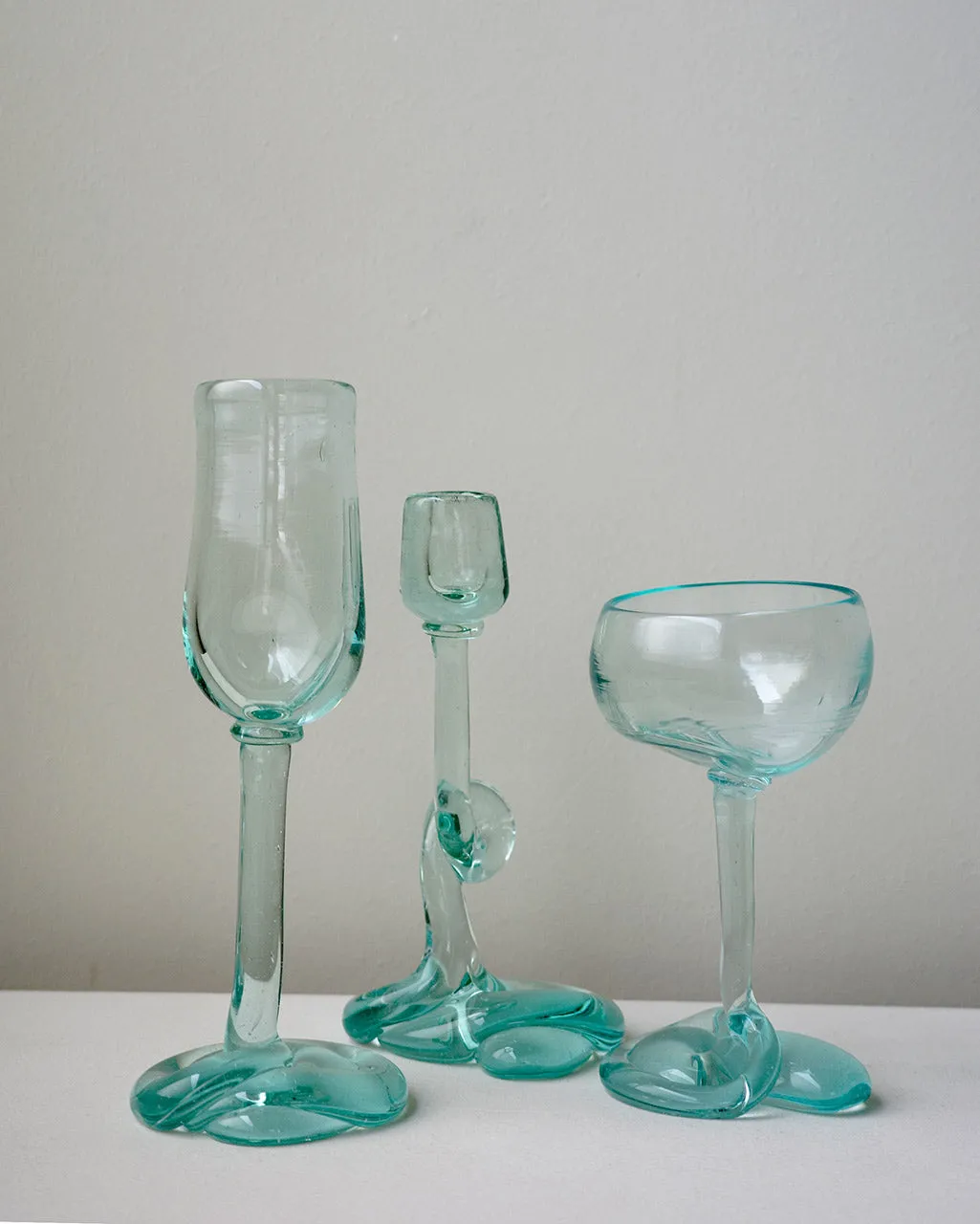 Completedworks Thaw coupe verre bleu recyclé