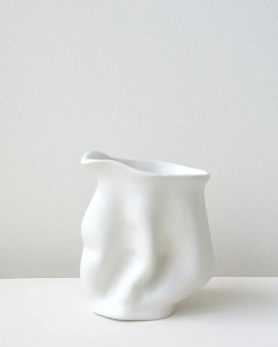 Completedworks Fold Milk Jug pichet blanc mat