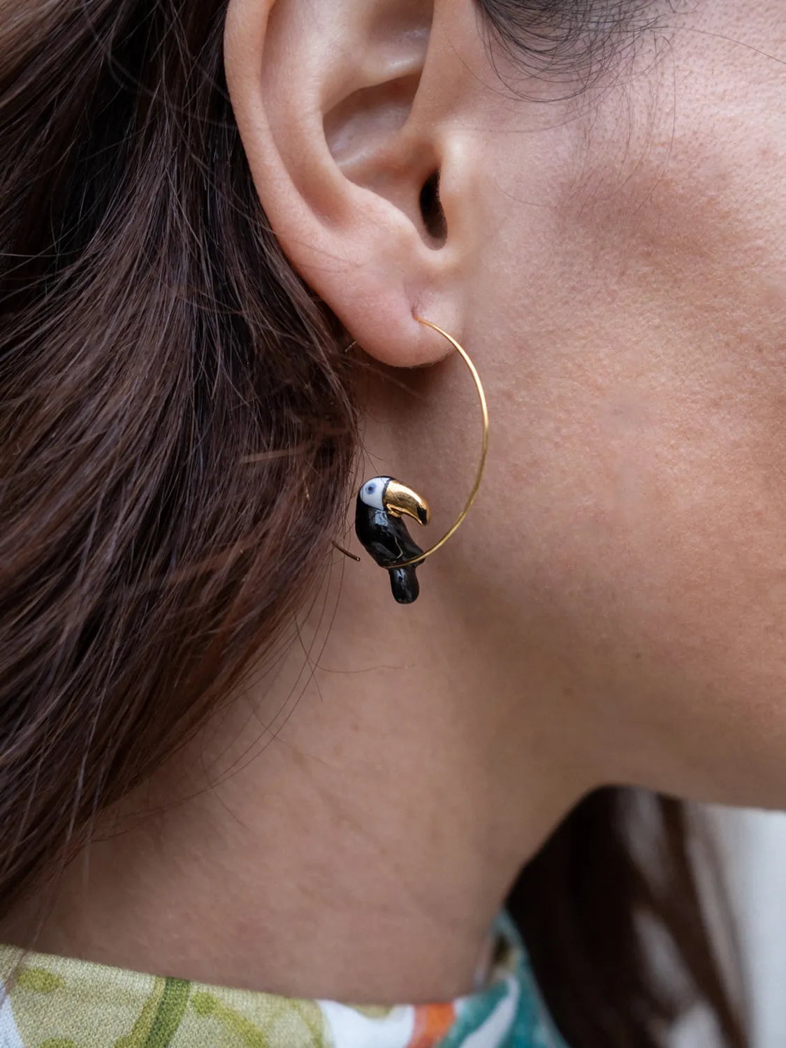 Nach Bijoux moyennes créoles toucan boucle d’oreilles porcelaine noire