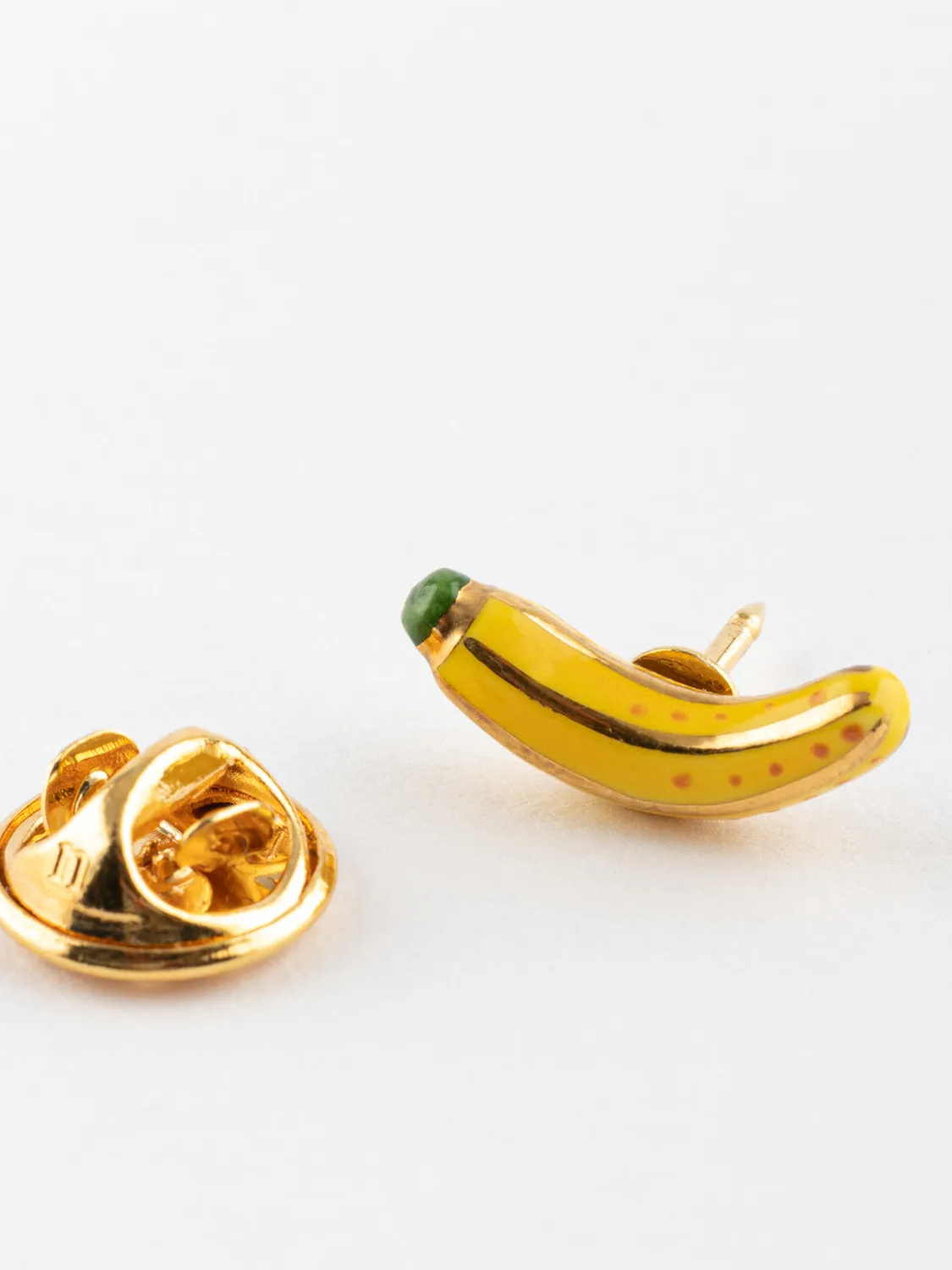 Nach Bijoux Pins' banane broche porcelaine dorée