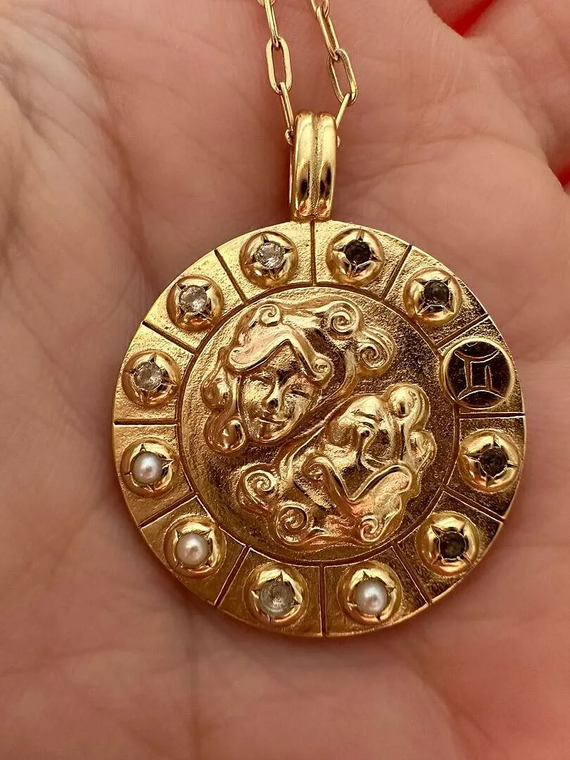 Astrid & Miyu Gemini Bold Zodiac collier pendentif doré
