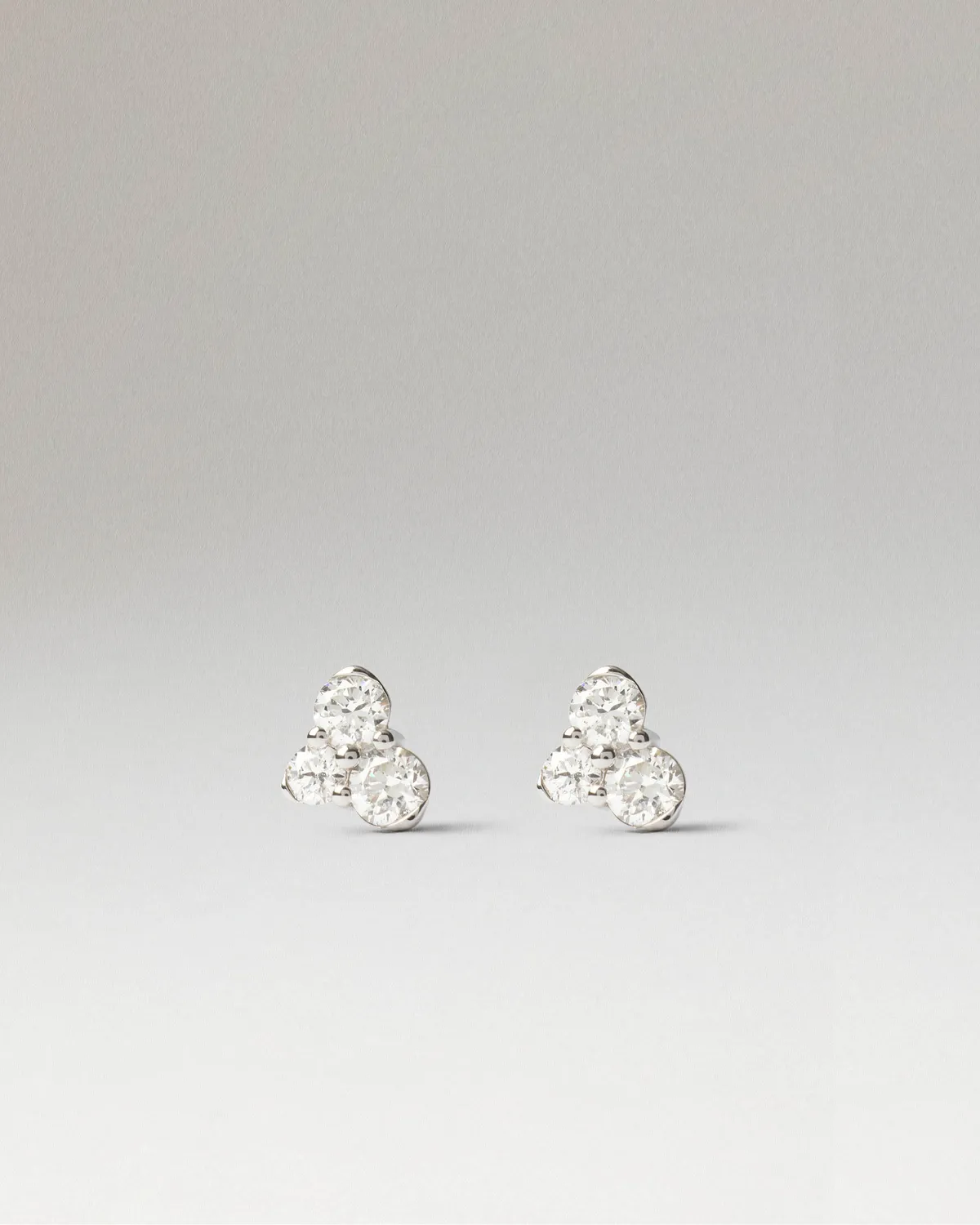 PDPAOLA Iris mono boucle diamant or blanc 18 carats