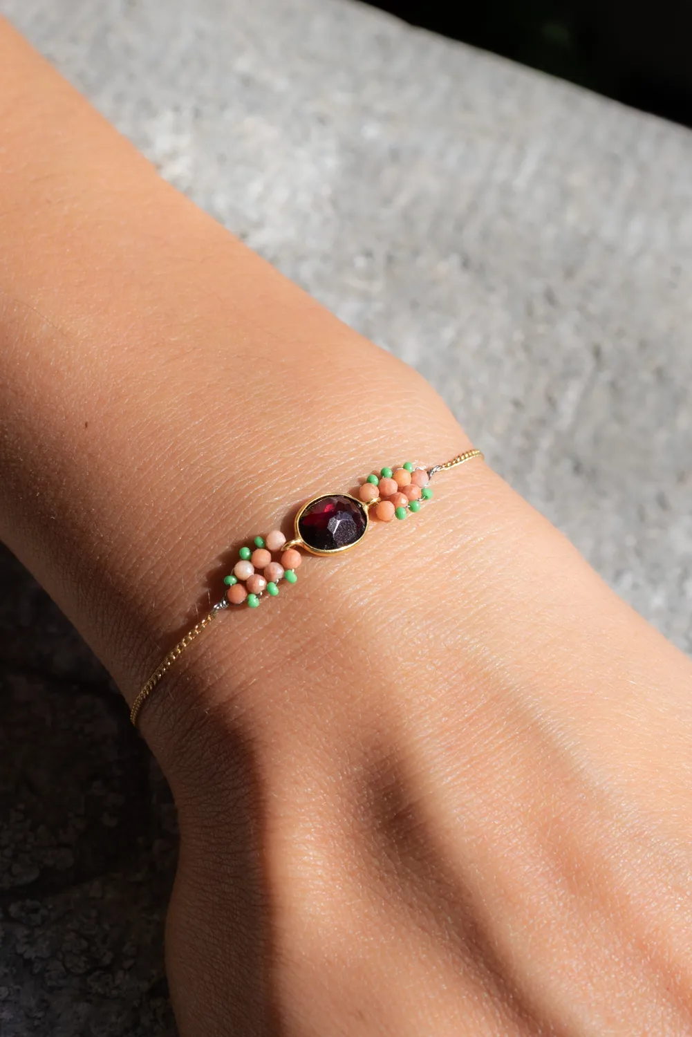 Le Fourbi de Capucine P31 bracelet laiton doré rhodocrosite