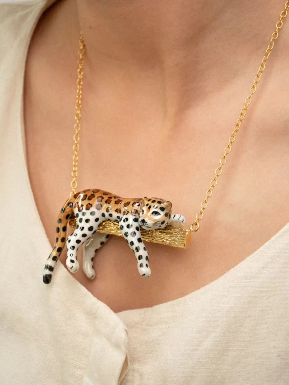Nach Bijoux léopard sur branche collier porcelaine 70 cm