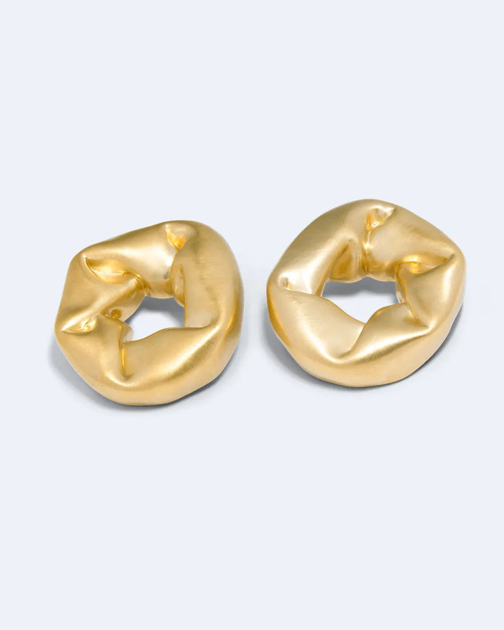 Completedworks Oversized Scrunch boucles d'oreilles plaqué or