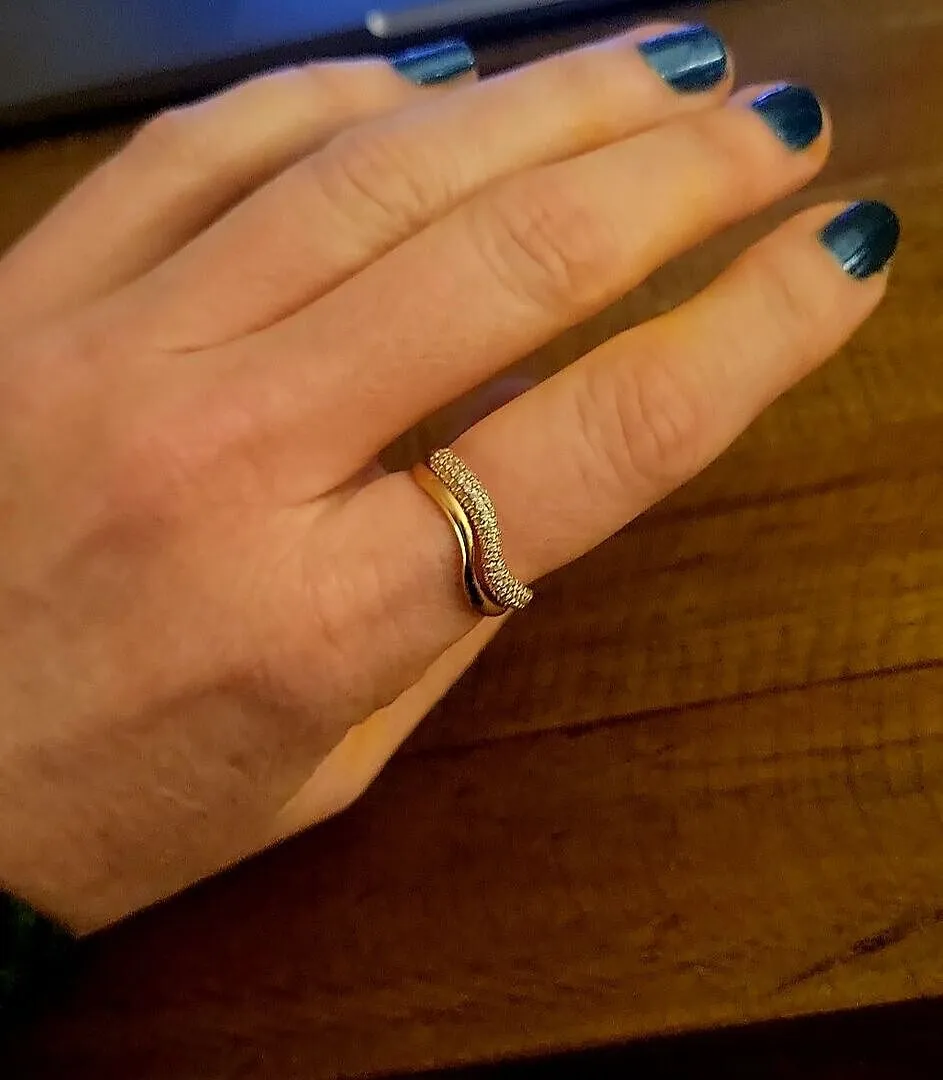 Astrid & Miyu Wave bague dorée ondulée taille P