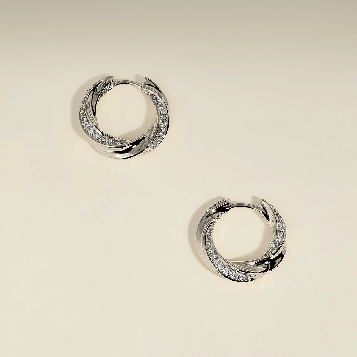 Astrid & Miyu Cosmic Twist créoles médium argent cristal