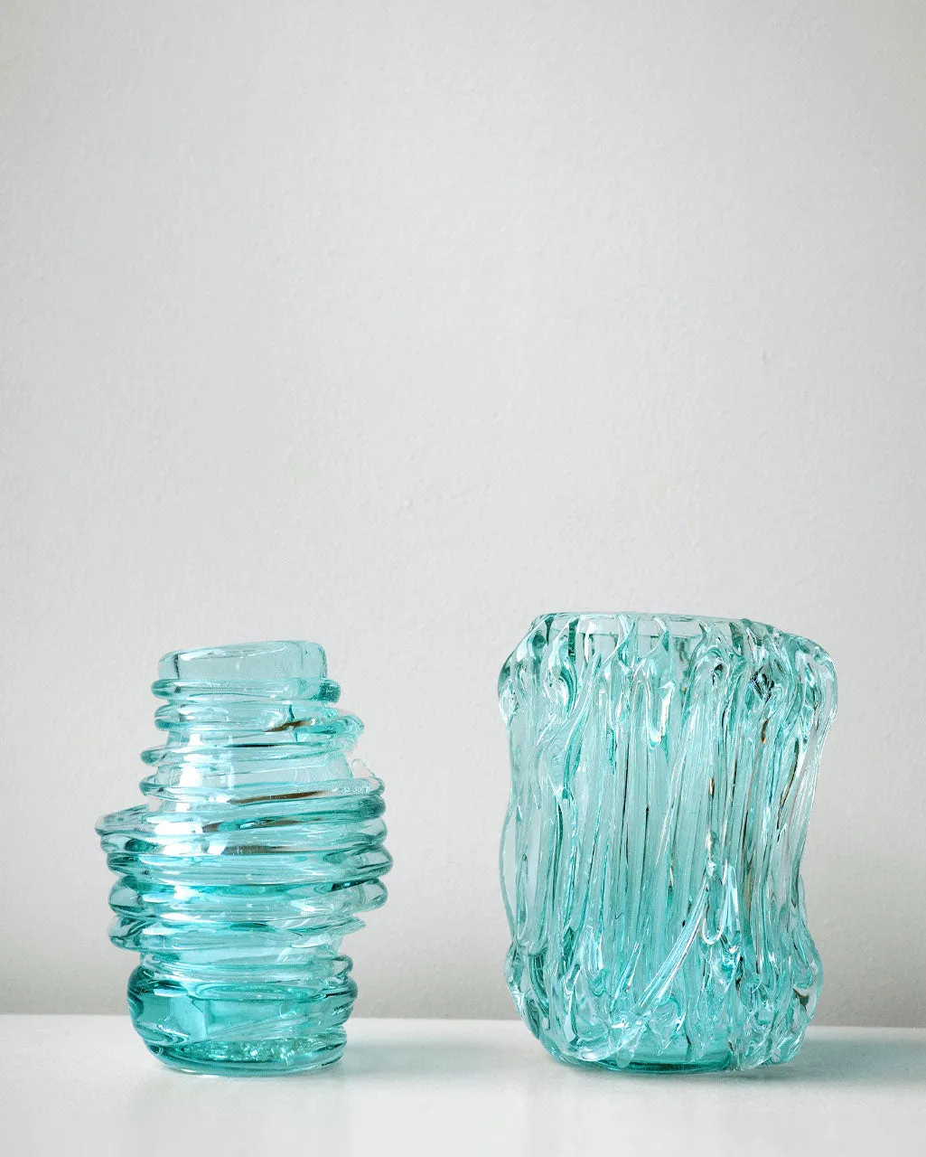 Completedworks Wintering vase verre recyclé bleu médium