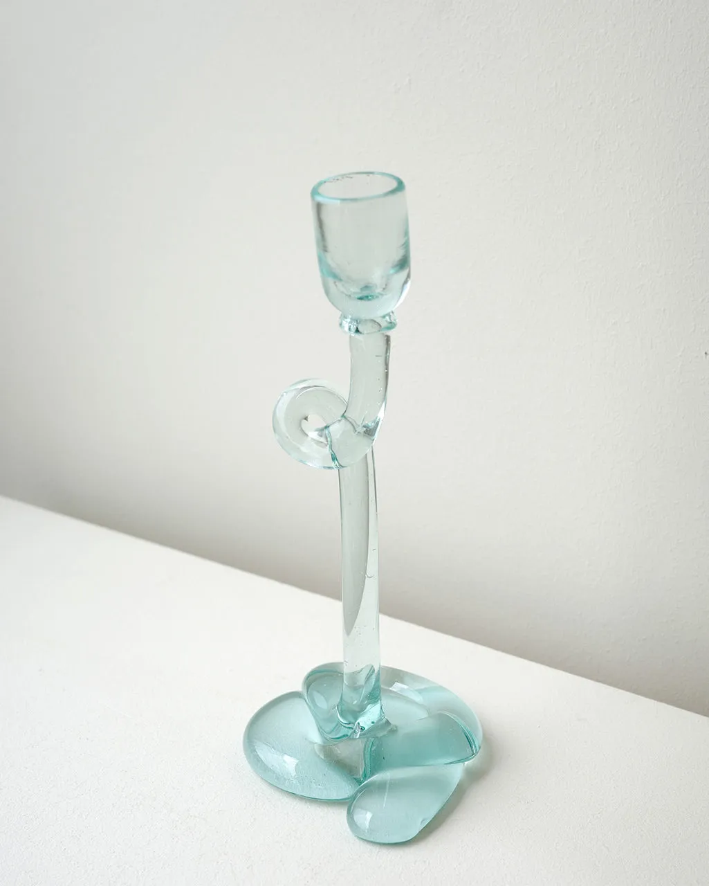 Completedworks Thaw bougeoir verre recyclé bleu éclat