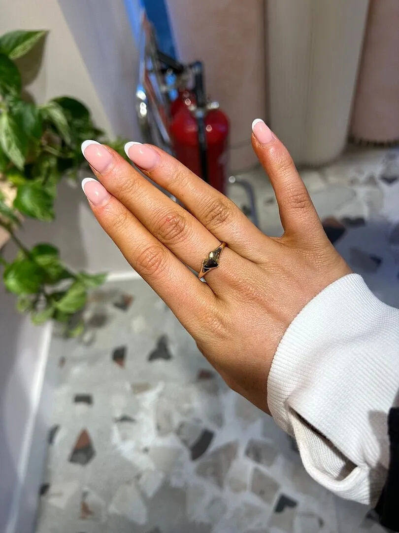 Astrid & Miyu Heart Signet bague cœur dorée