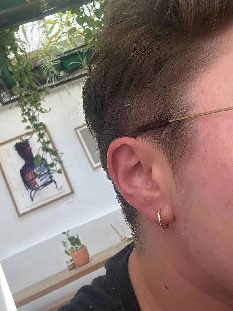 Astrid & Miyu Simple Piercing créole or massif unie