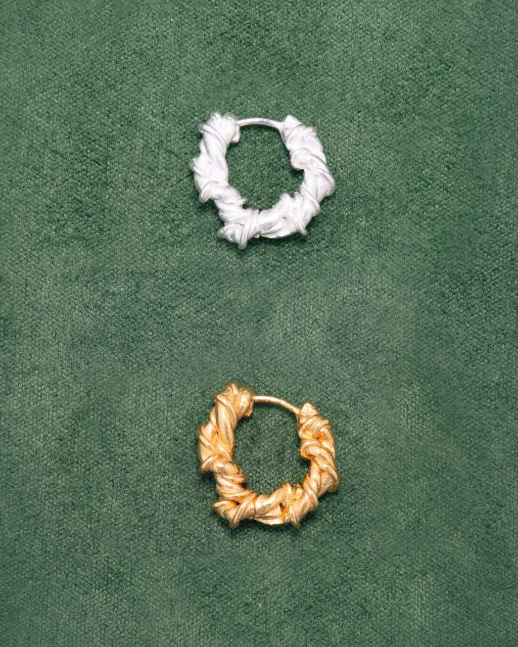 Completedworks The Fates Were Interwoven mono boucle dorée