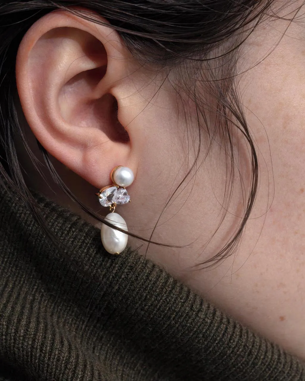 Completedworks Infinity's Reversal boucles d'oreilles perles zirconia vermeil
