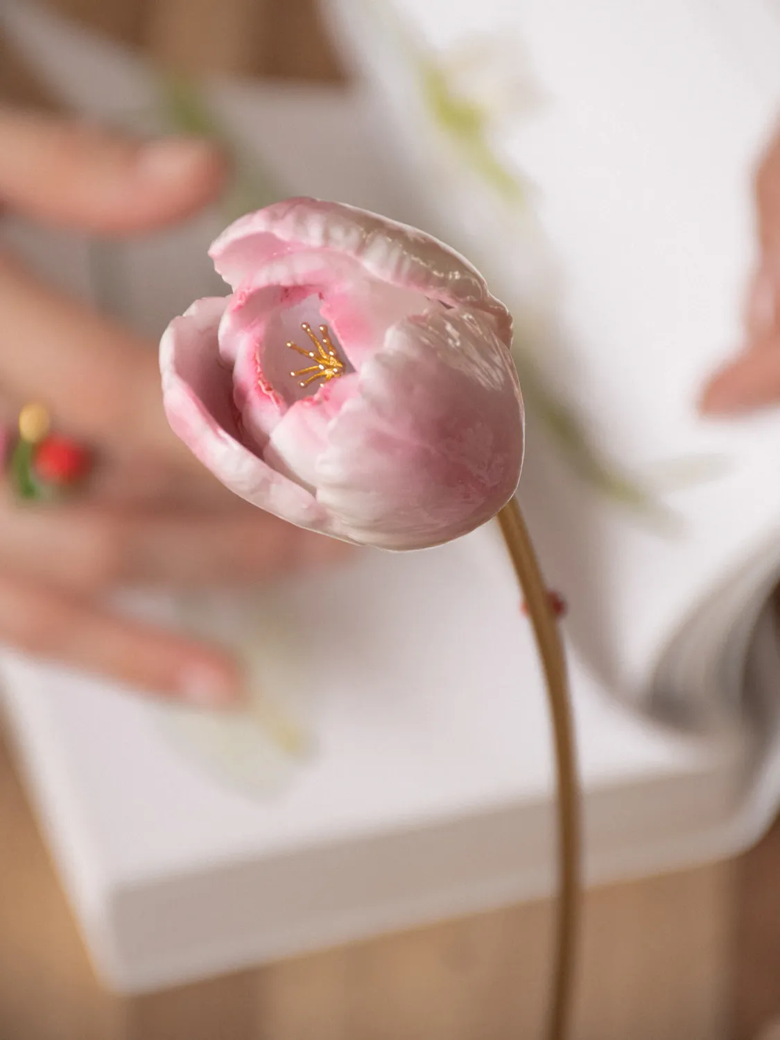 Nach Bijoux Tulipe éternelle rose sculpture porcelaine
