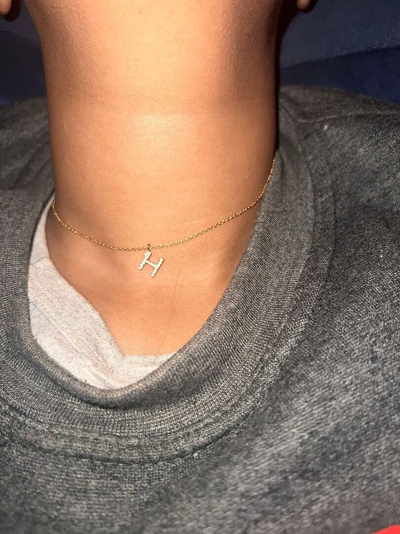 Astrid & Miyu H Initial Pavé collier pendentif doré