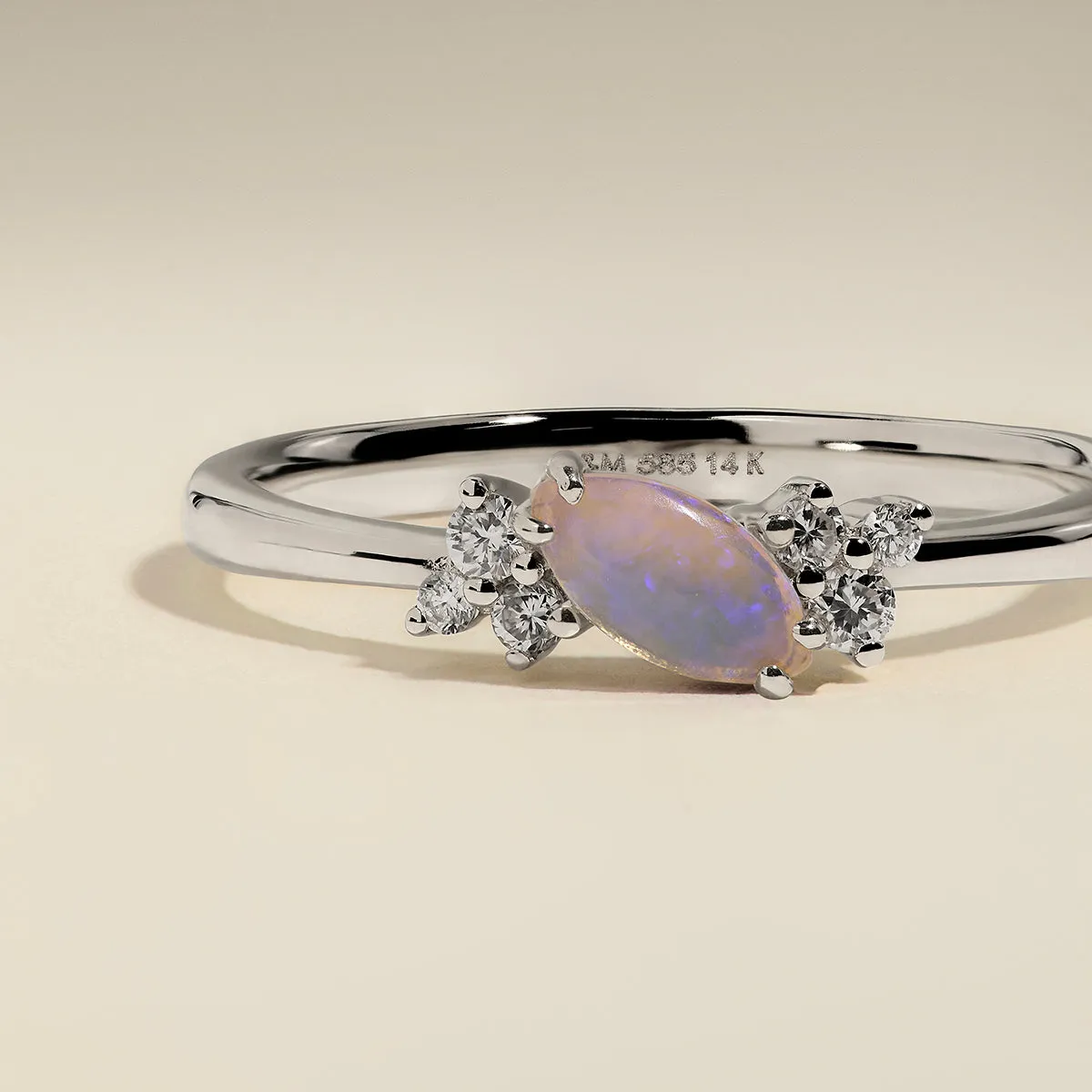 Astrid & Miyu Opal October bague or blanc opale