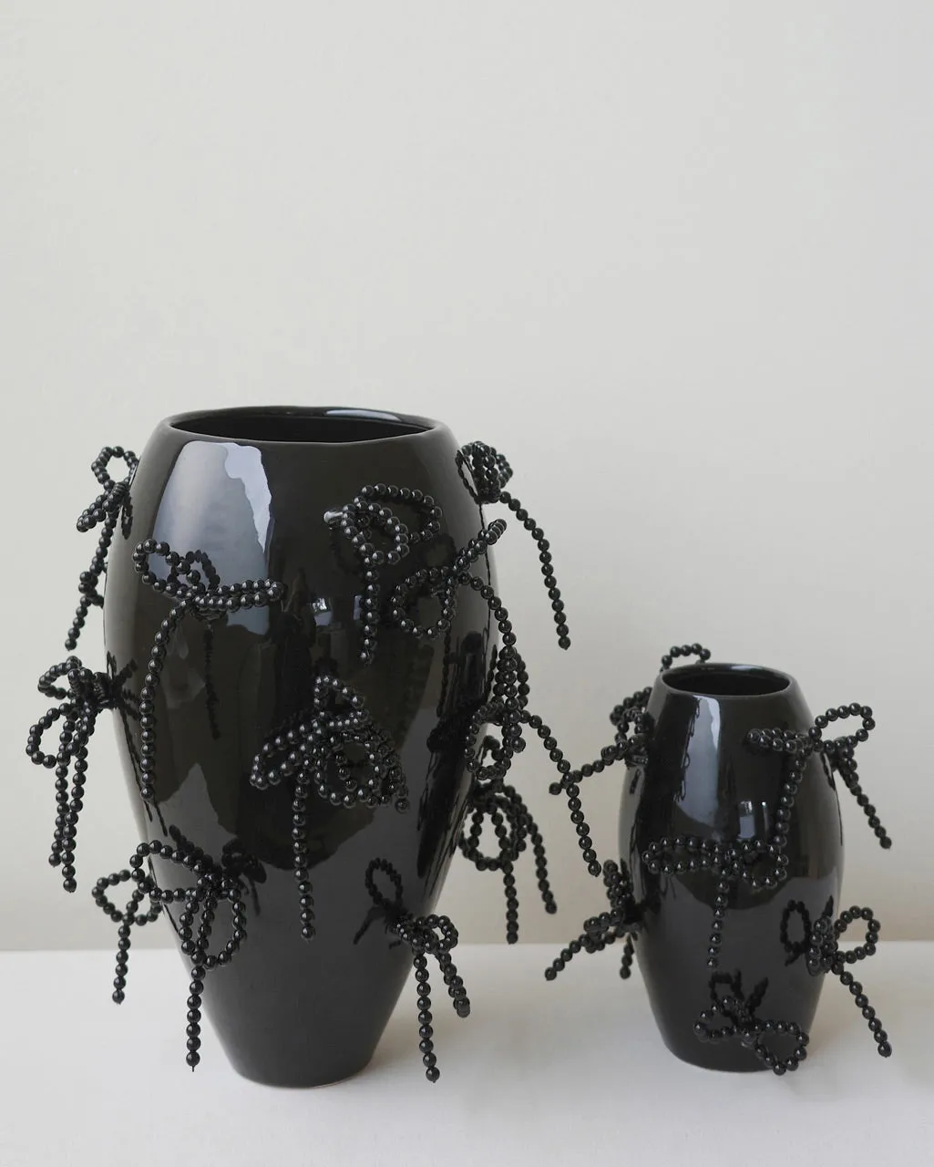 Completedworks Fold Power Corruption Lies vase large noir brillant