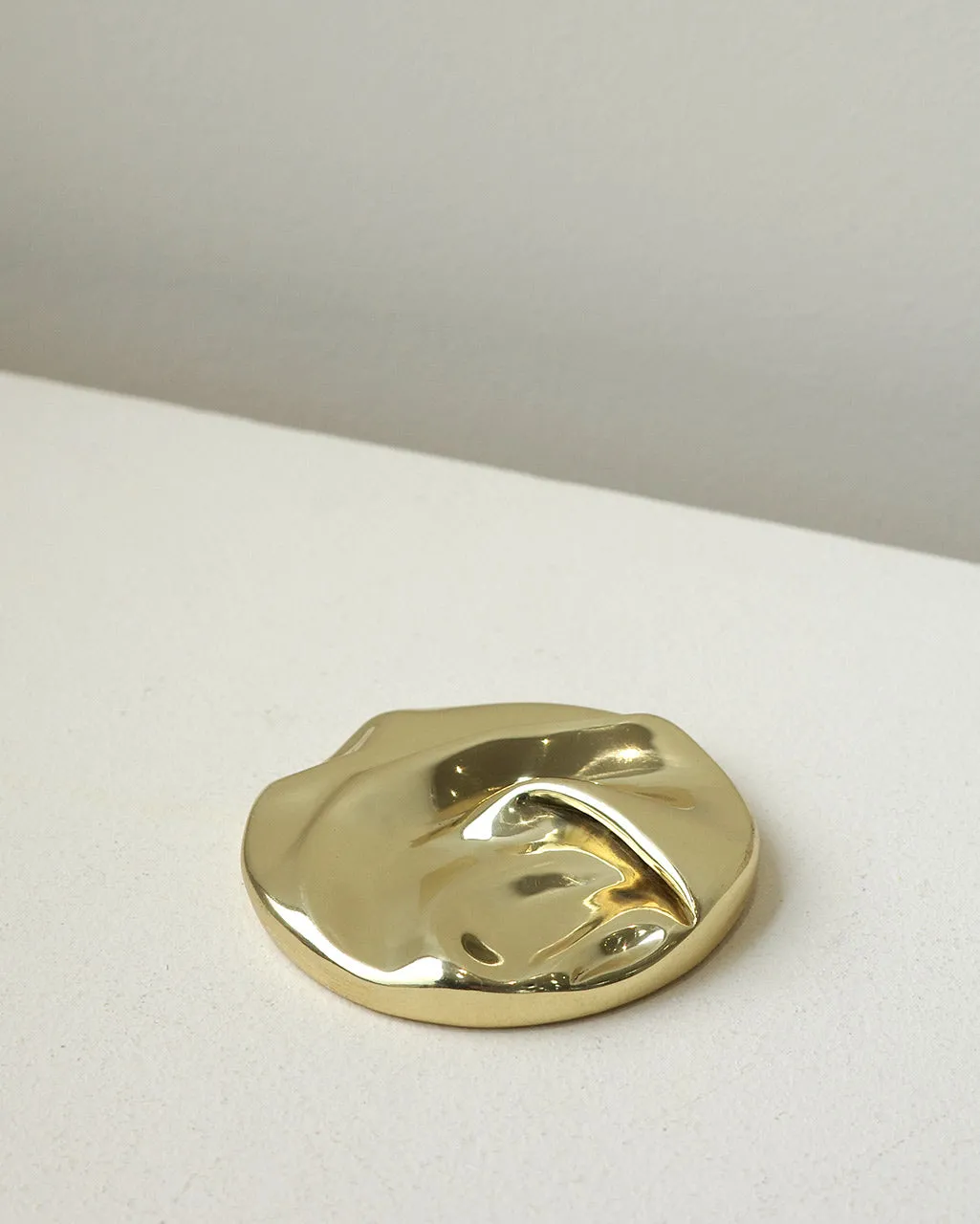 Completedworks The Compact miroir de poche laiton doré