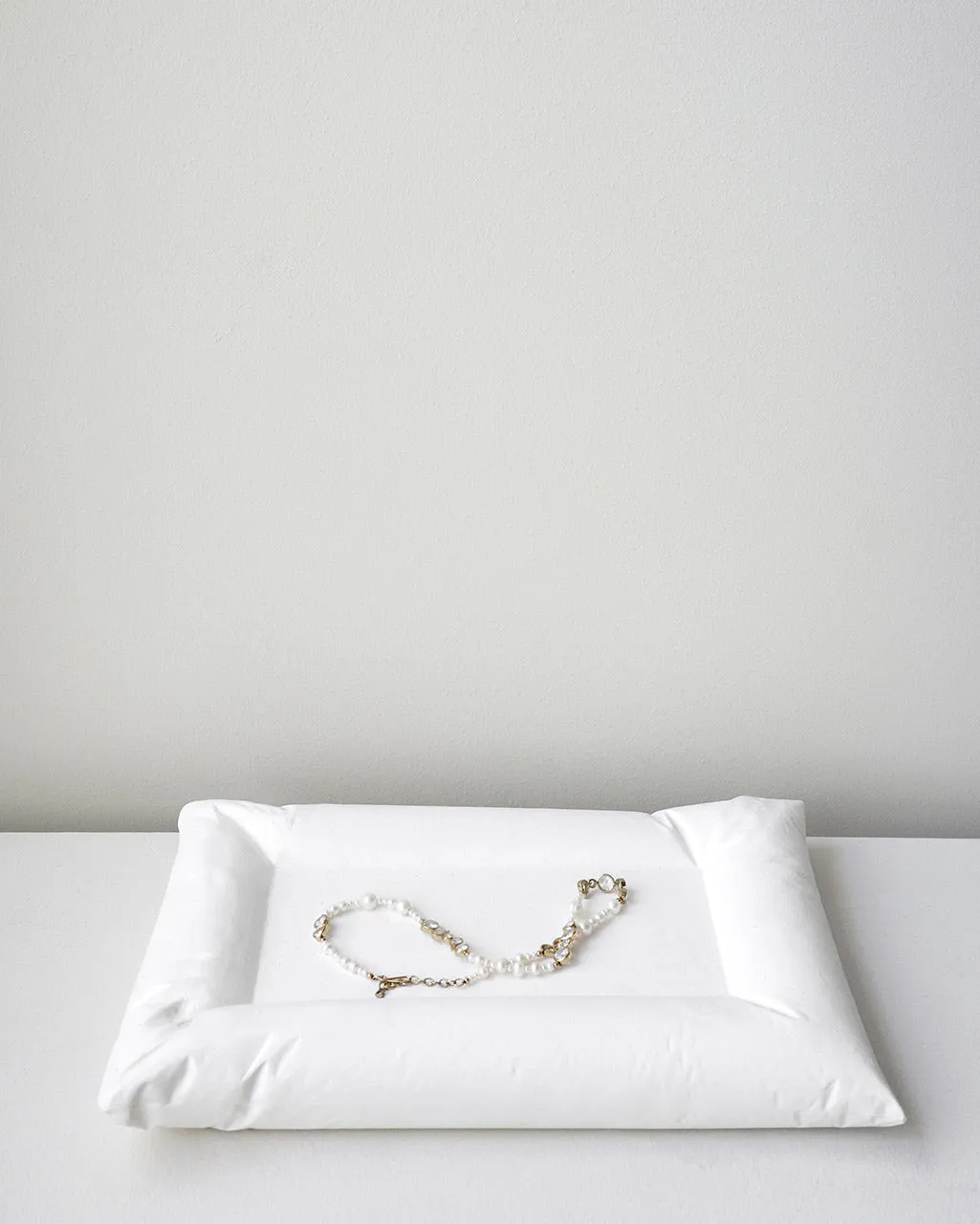 Completedworks Plush III plateau céramique blanc mat