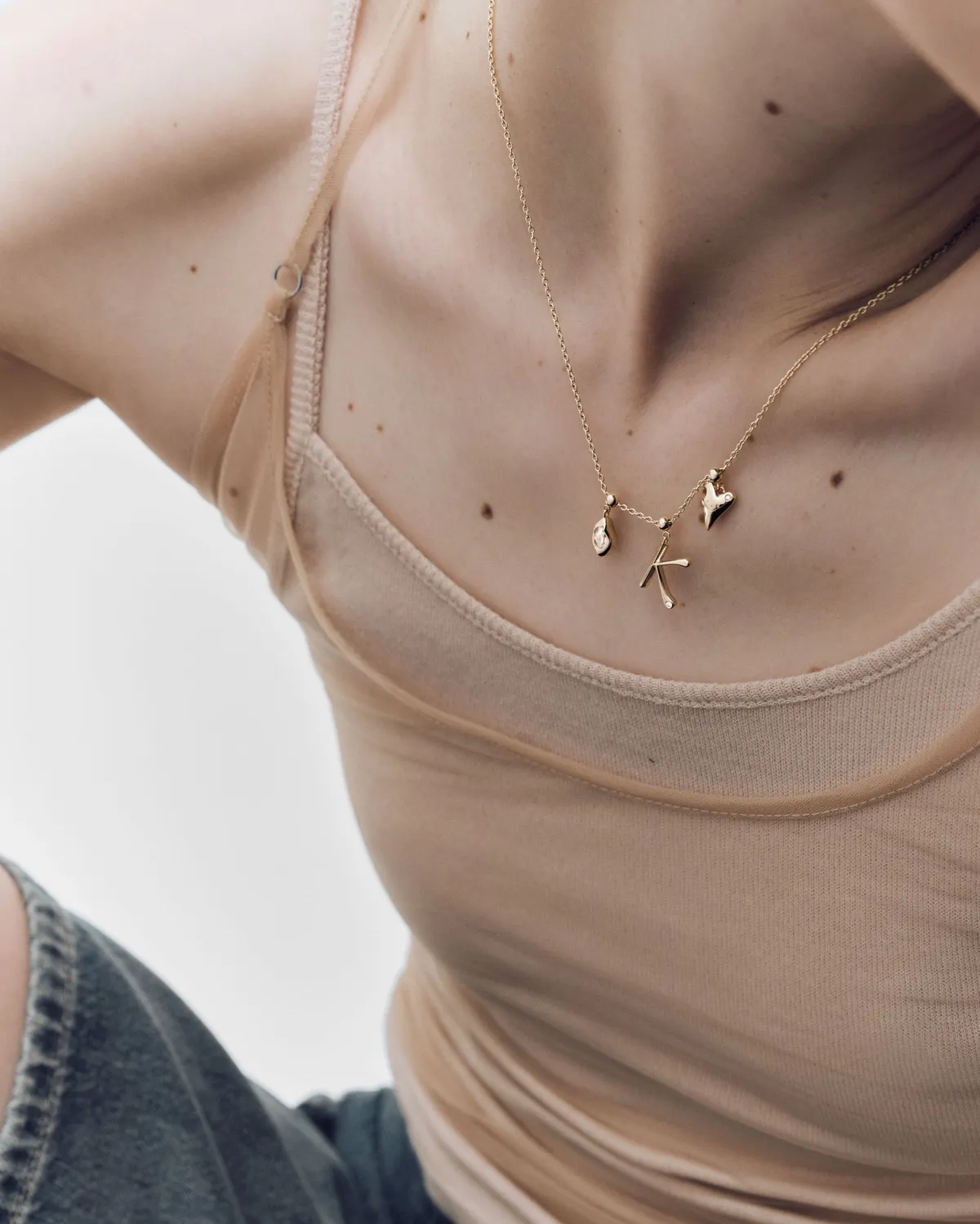 PDPAOLA Initial V charm lettre doré zirconia