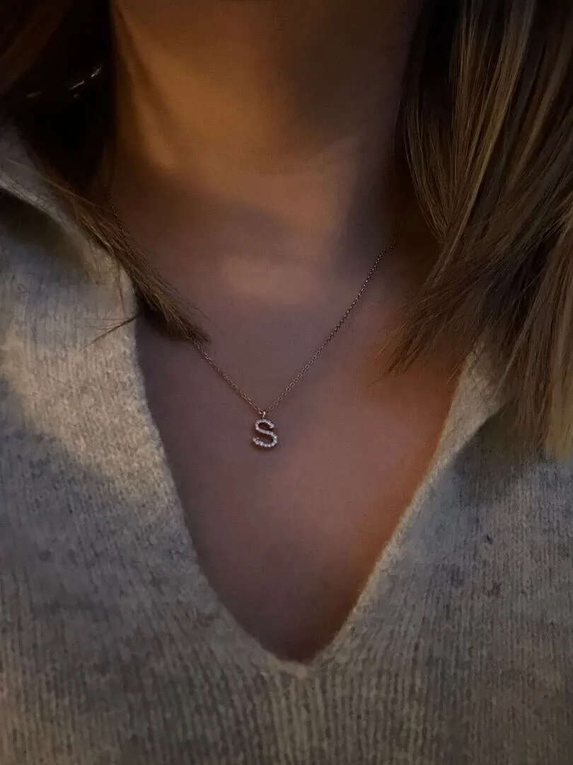 Astrid & Miyu S Initial collier pavé or lettre S