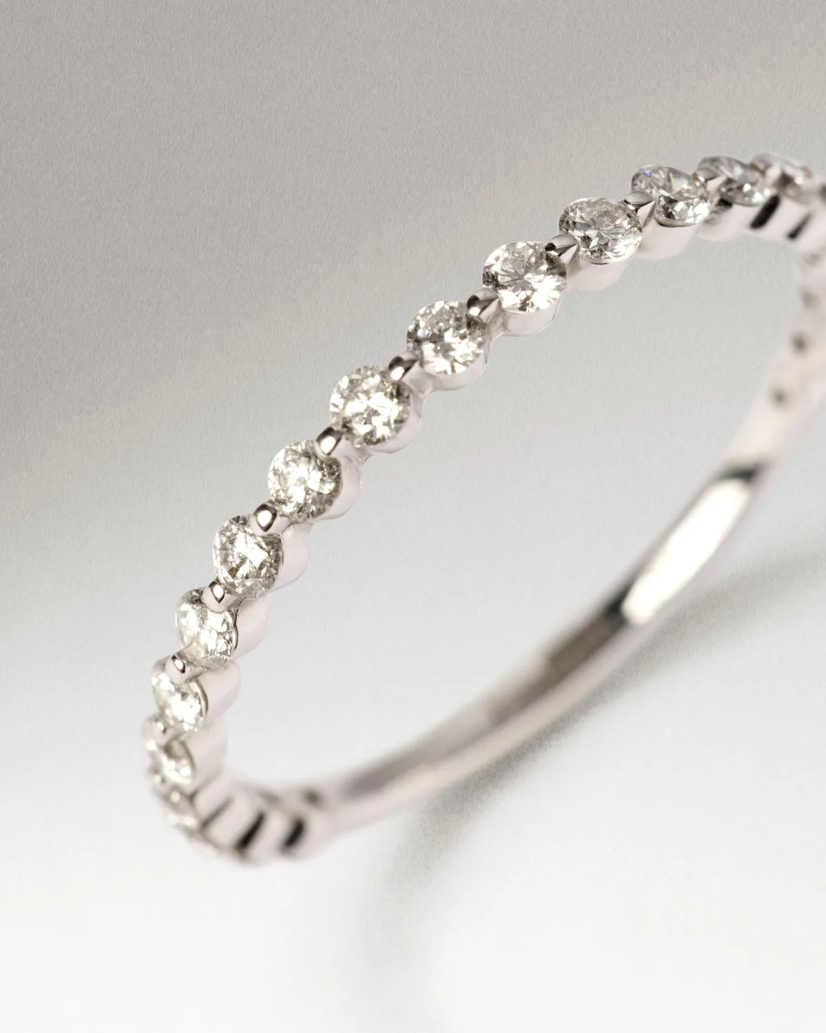 PDPAOLA Astra Mini bague éternité 0,45 carat or blanc diamants