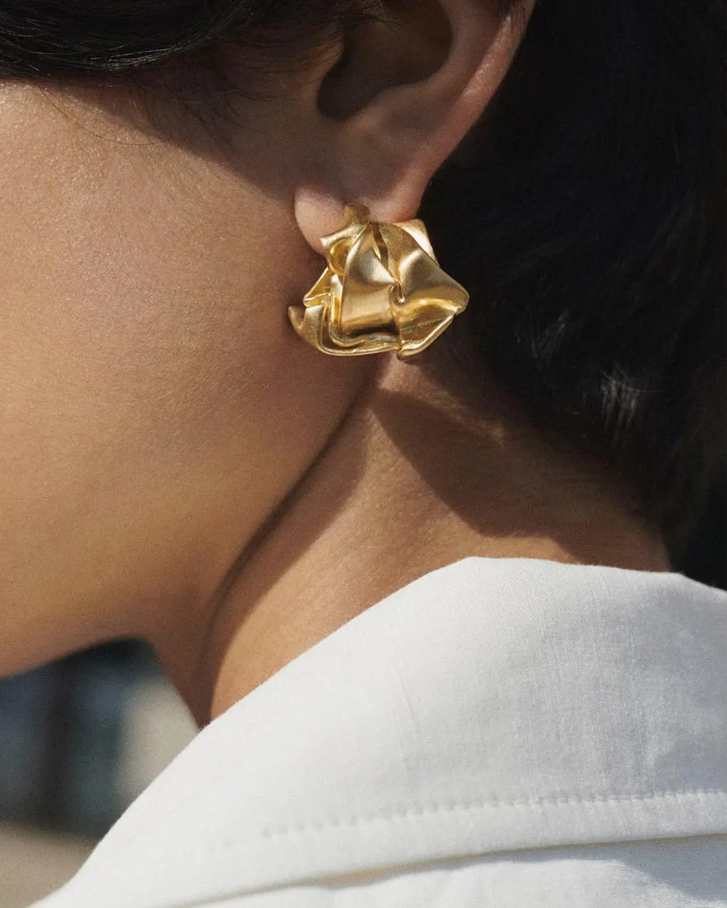 Completedworks Crunched boucles d'oreilles vermeil or jaune