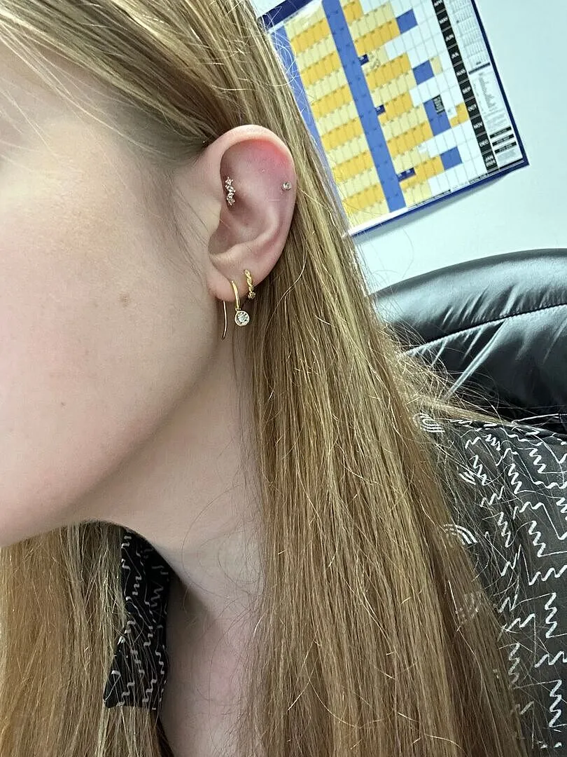 Astrid & Miyu Cluster Topaz Rook piercing or massif