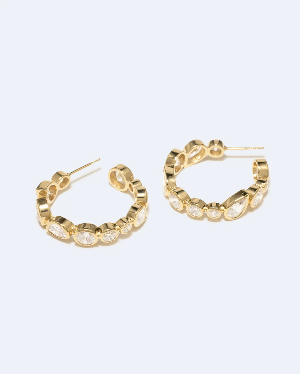 Completedworks A Few Good Anti-Heroes boucles zirconia doré