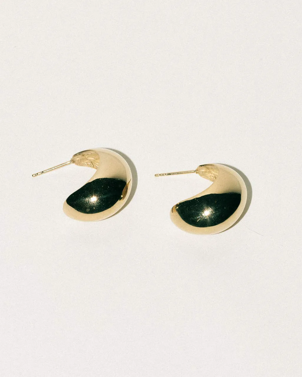 Completedworks Curve boucles d'oreilles créoles vermeil recyclé