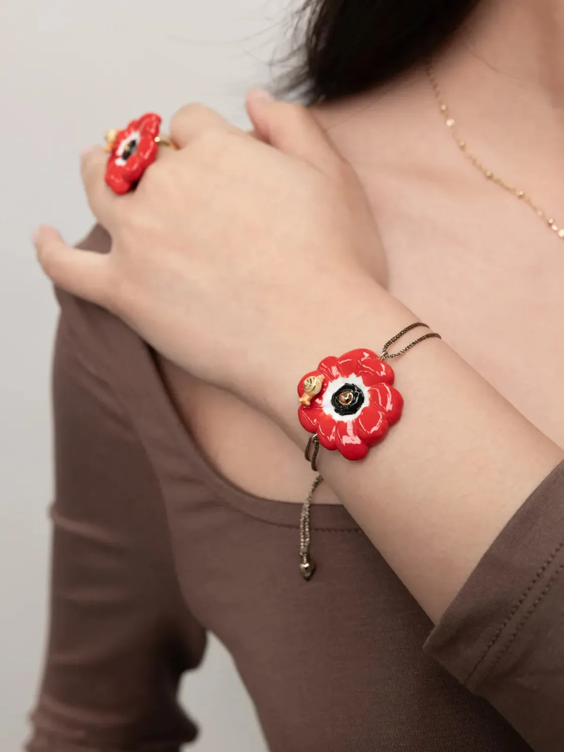 Nach Bijoux Anémone Rouge bracelet cordon irisé fleur porcelaine