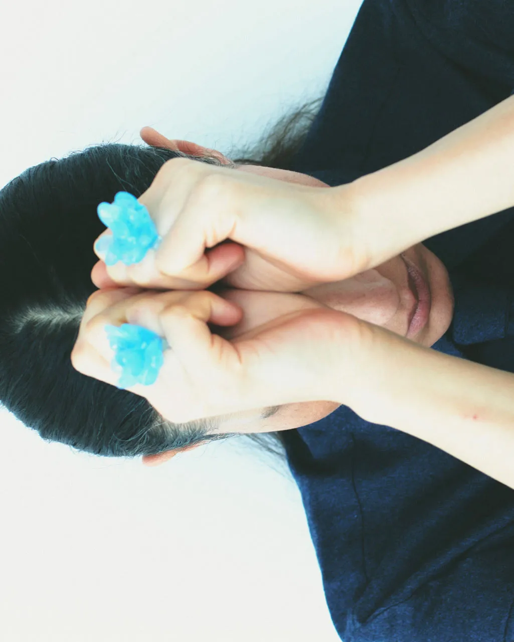 Completedworks Floe bague résine bleue argent recyclé