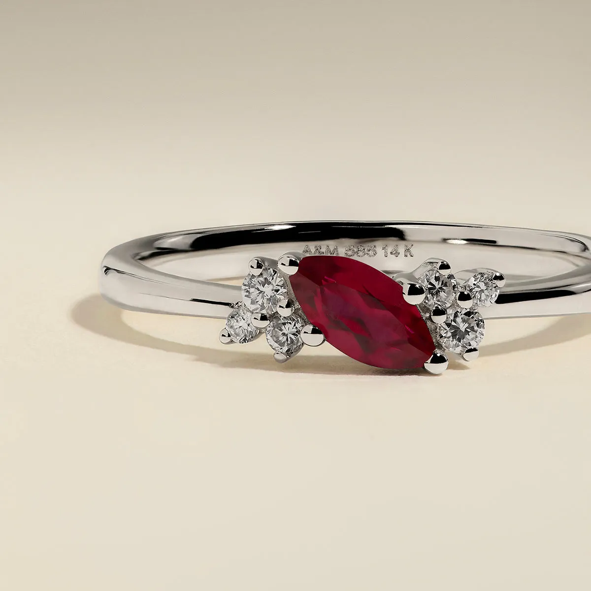 Astrid & Miyu Milestone bague rubis juillet or blanc