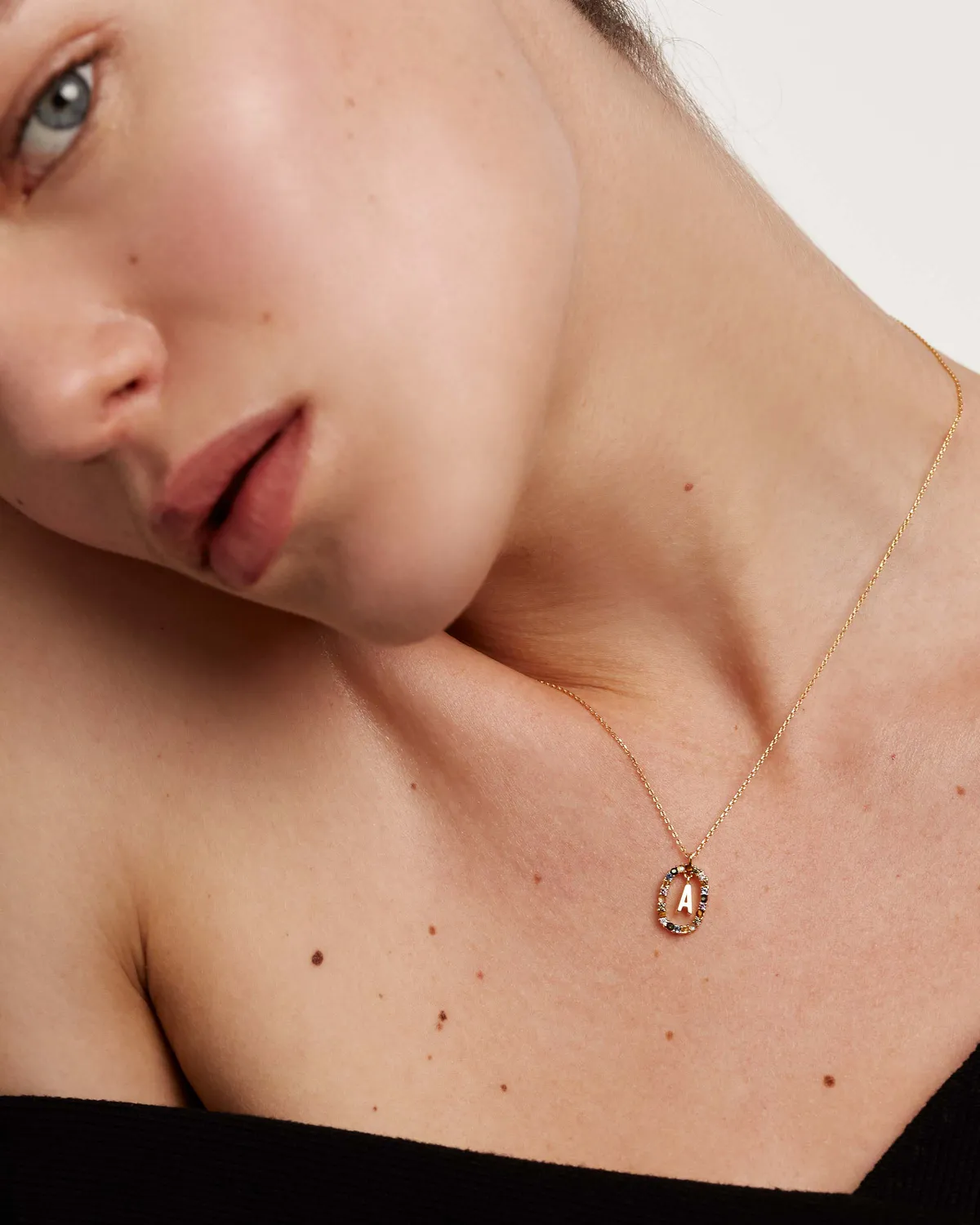 PDPAOLA Letters A collier lettre cristal bleu
