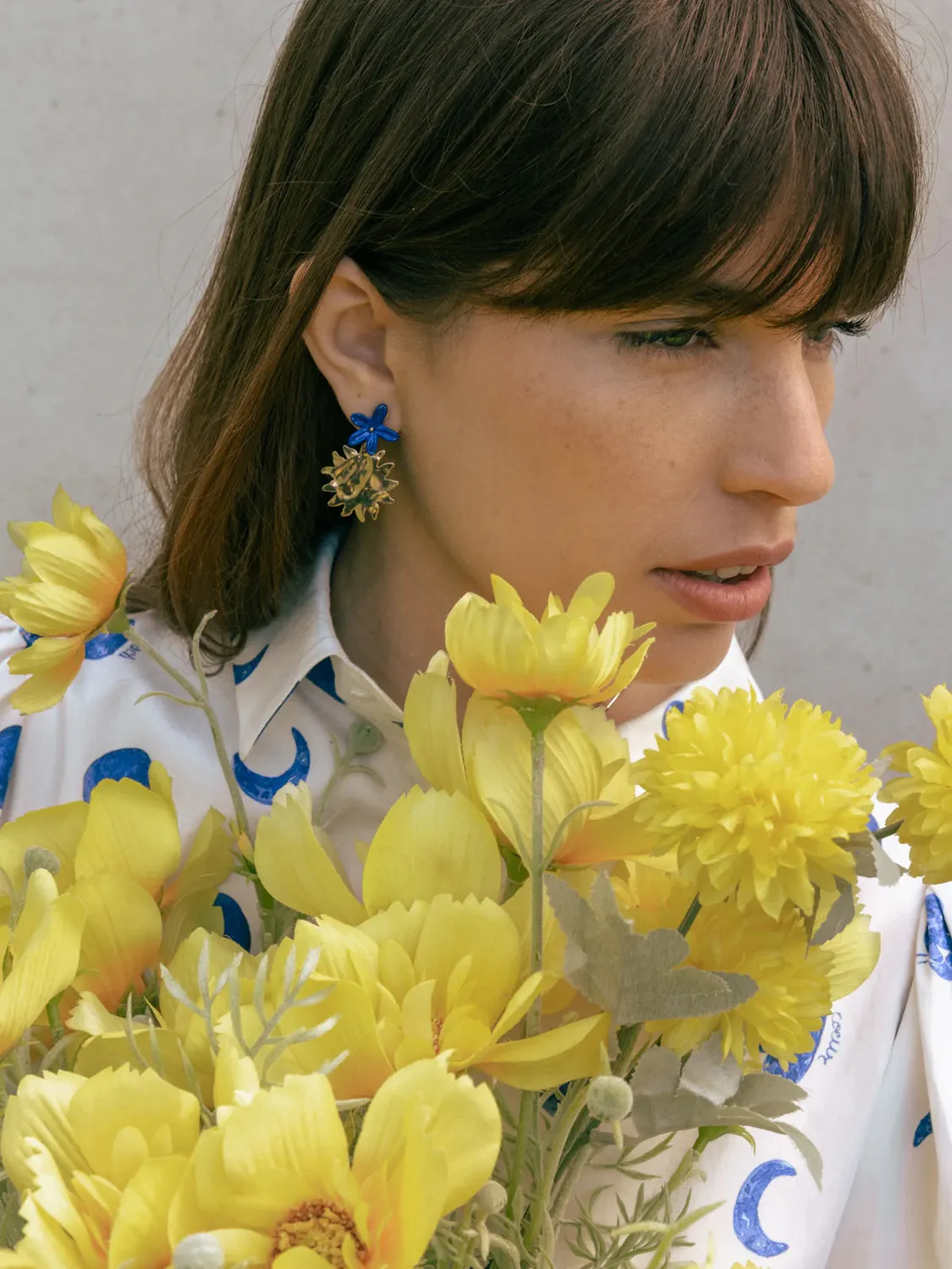 Nach Bijoux jasmin bleu et soleil boucles pendantes bleue