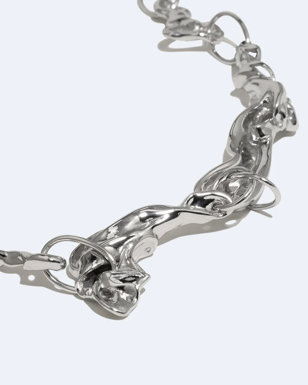 Completedworks Treacle collier ras de cou laiton rhodié