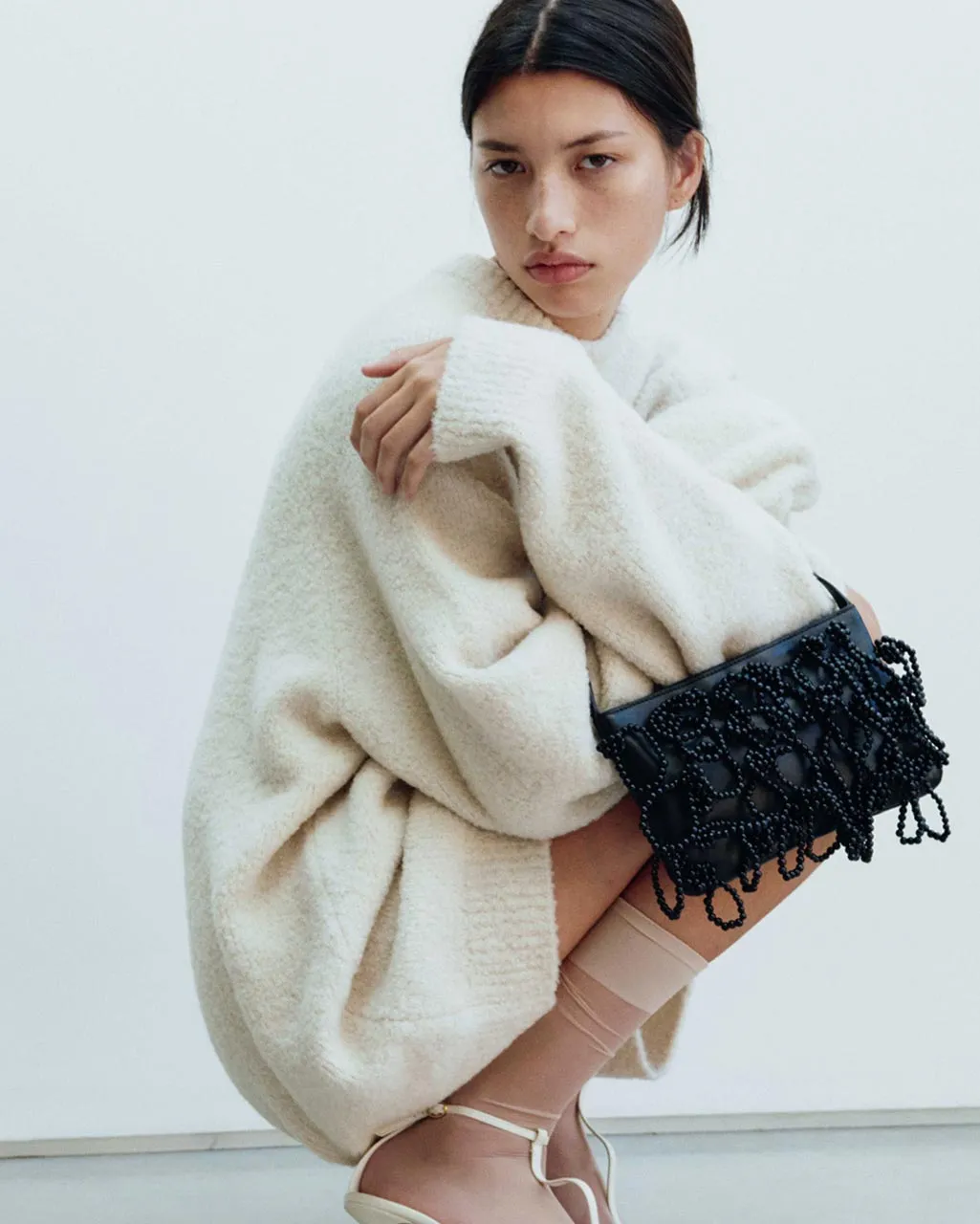 Completedworks The Pearly Pearl sac cuir noir perles