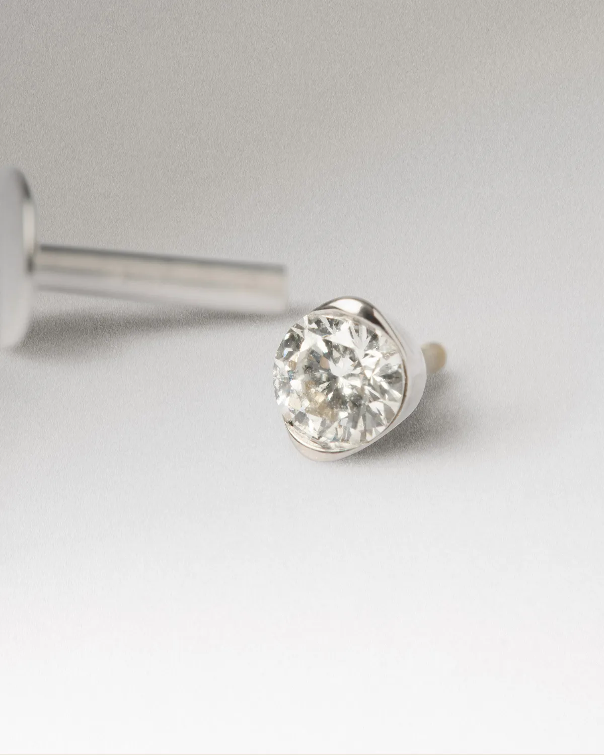 PDPAOLA Sira mono boucle diamant or blanc 18 carats