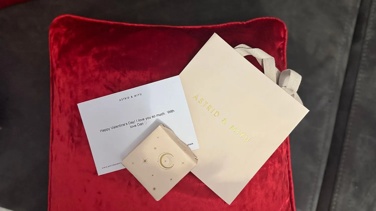 Astrid & Miyu Cosmic Gift Wrap pochette cadeau céleste