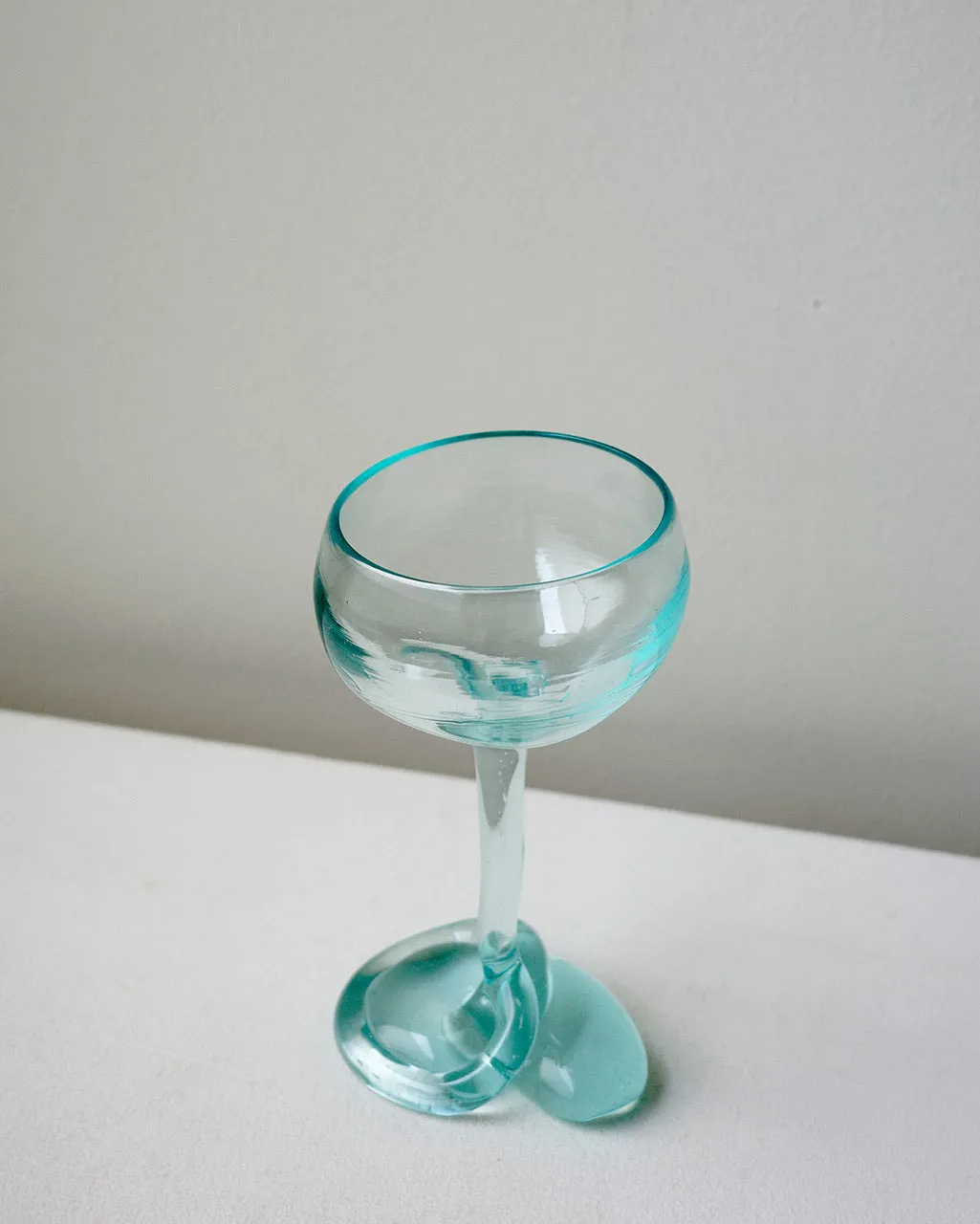 Completedworks Thaw coupe verre bleu recyclé
