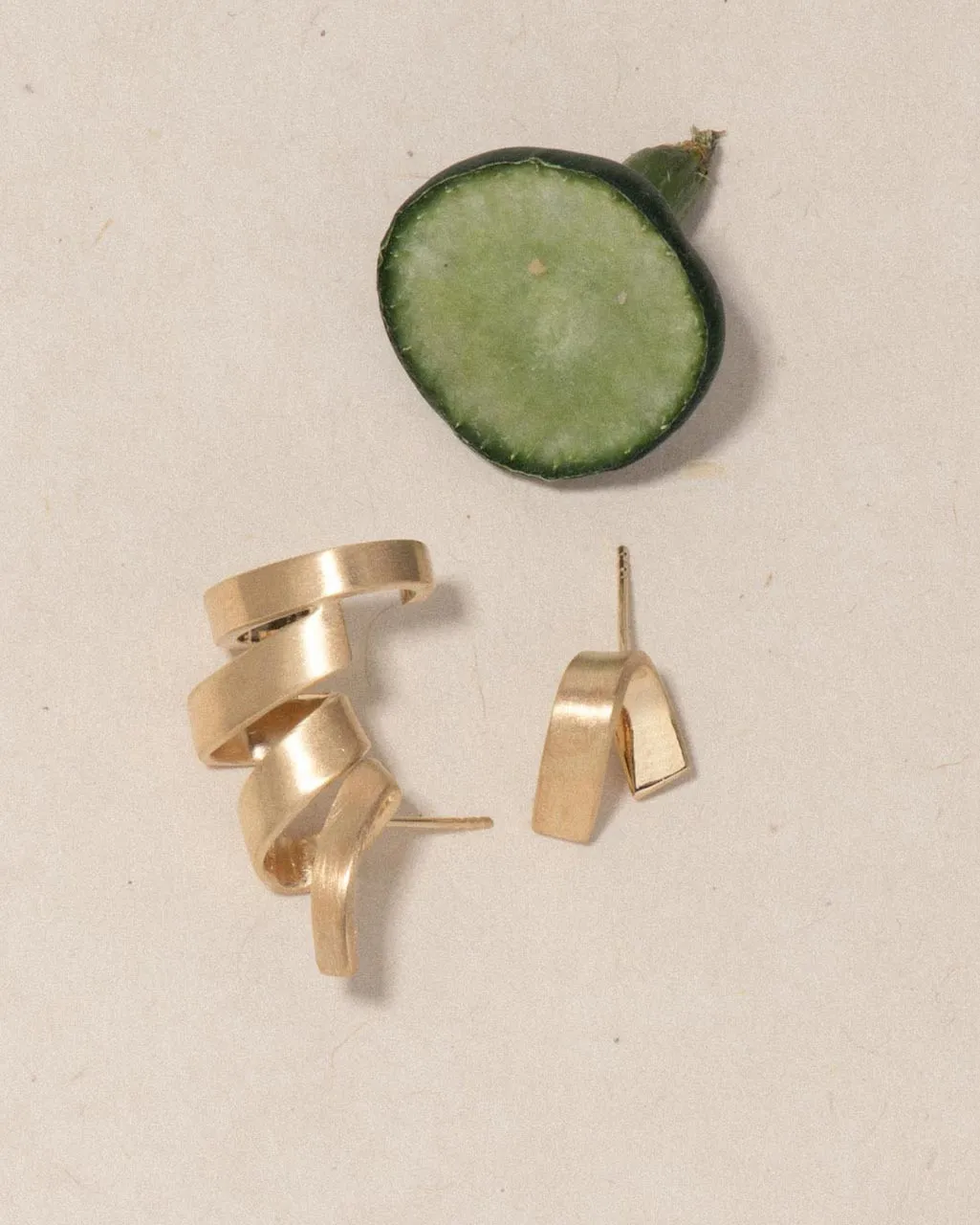 Completedworks Jelly boucles d'oreilles vermeil asymétriques
