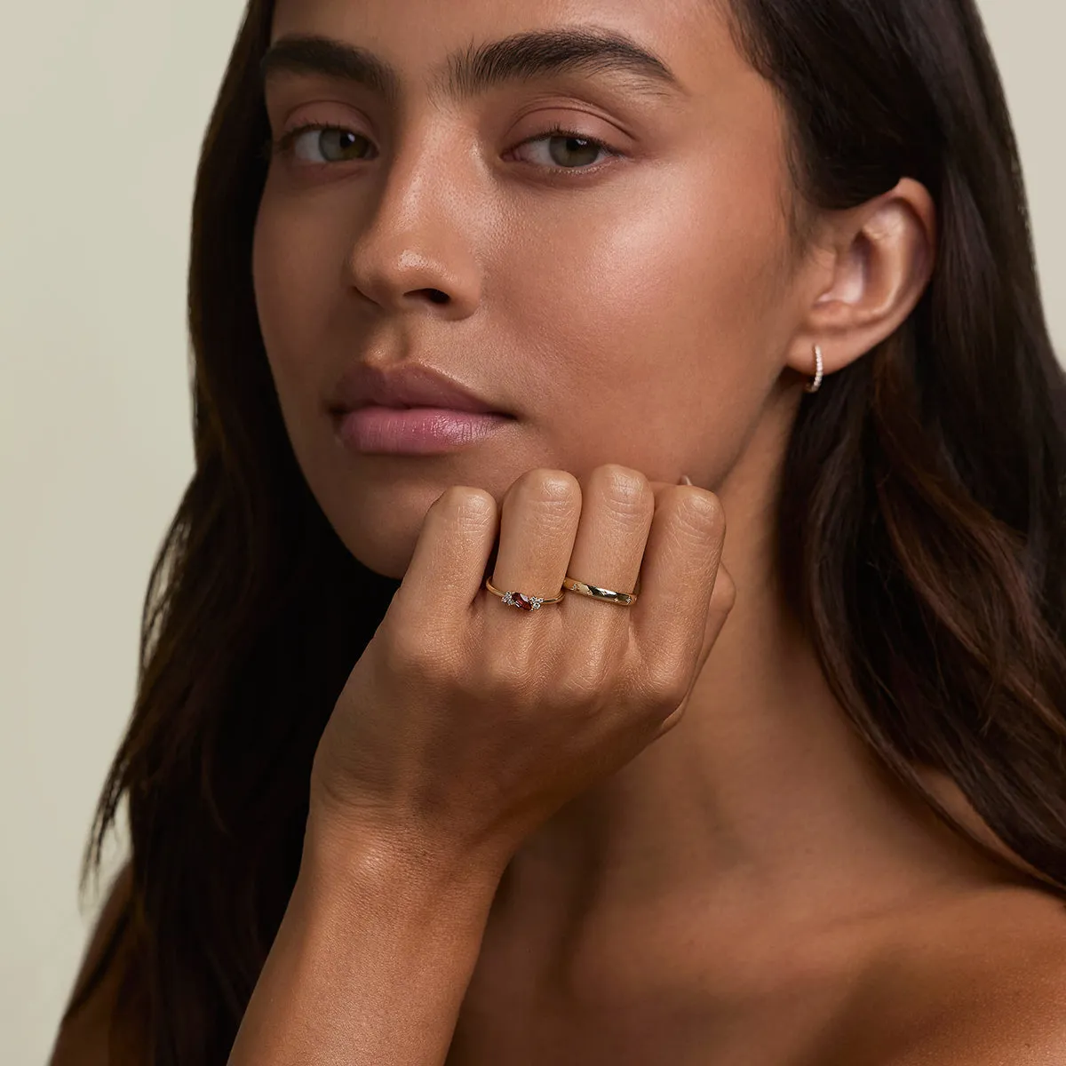Astrid & Miyu Milestone Garnet January bague or massif grenat