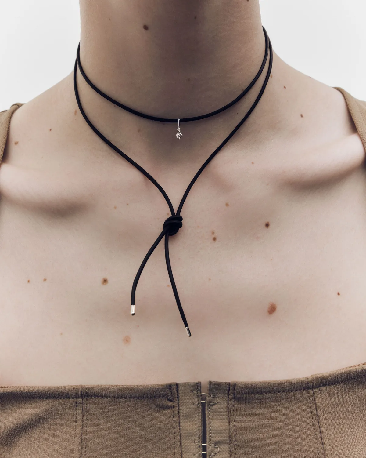 PDPAOLA Dana collier nœud cuir 95 cm argent