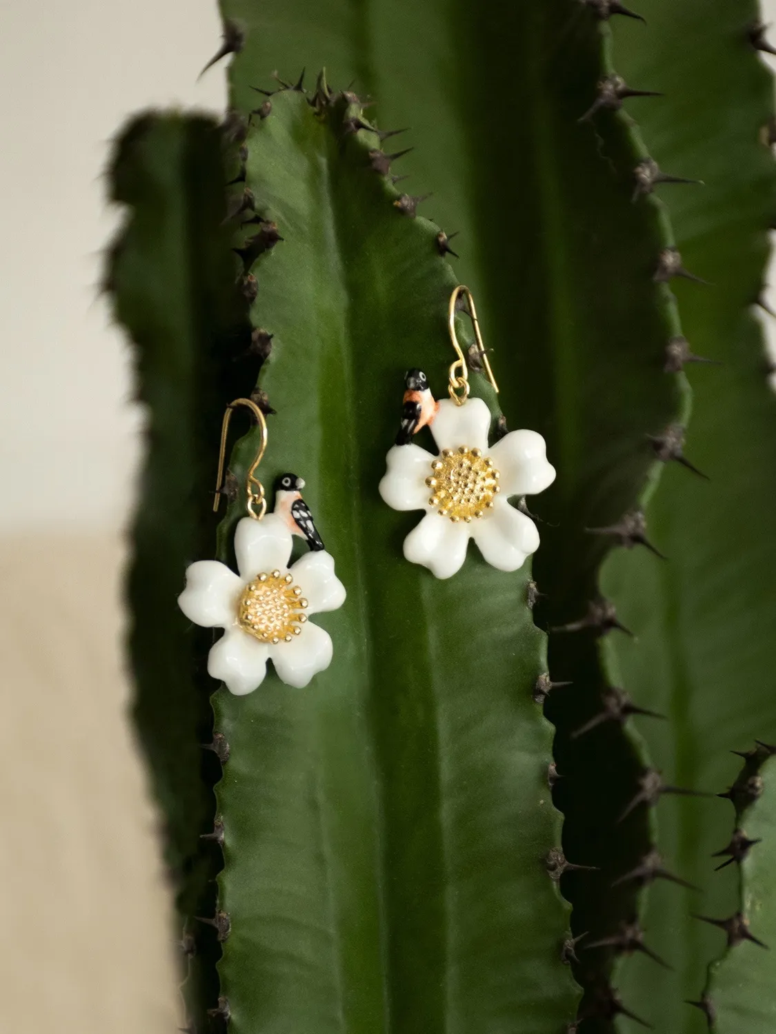 Nach Bijoux oiseau et fleur boucles d’oreilles porcelaine 31 mm
