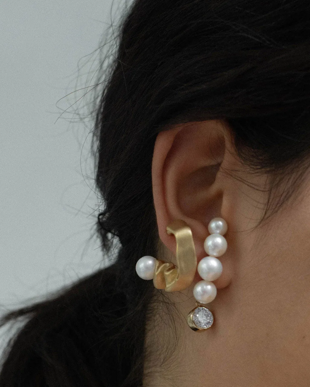 Completedworks Crumple II boucles créoles perle vermeil